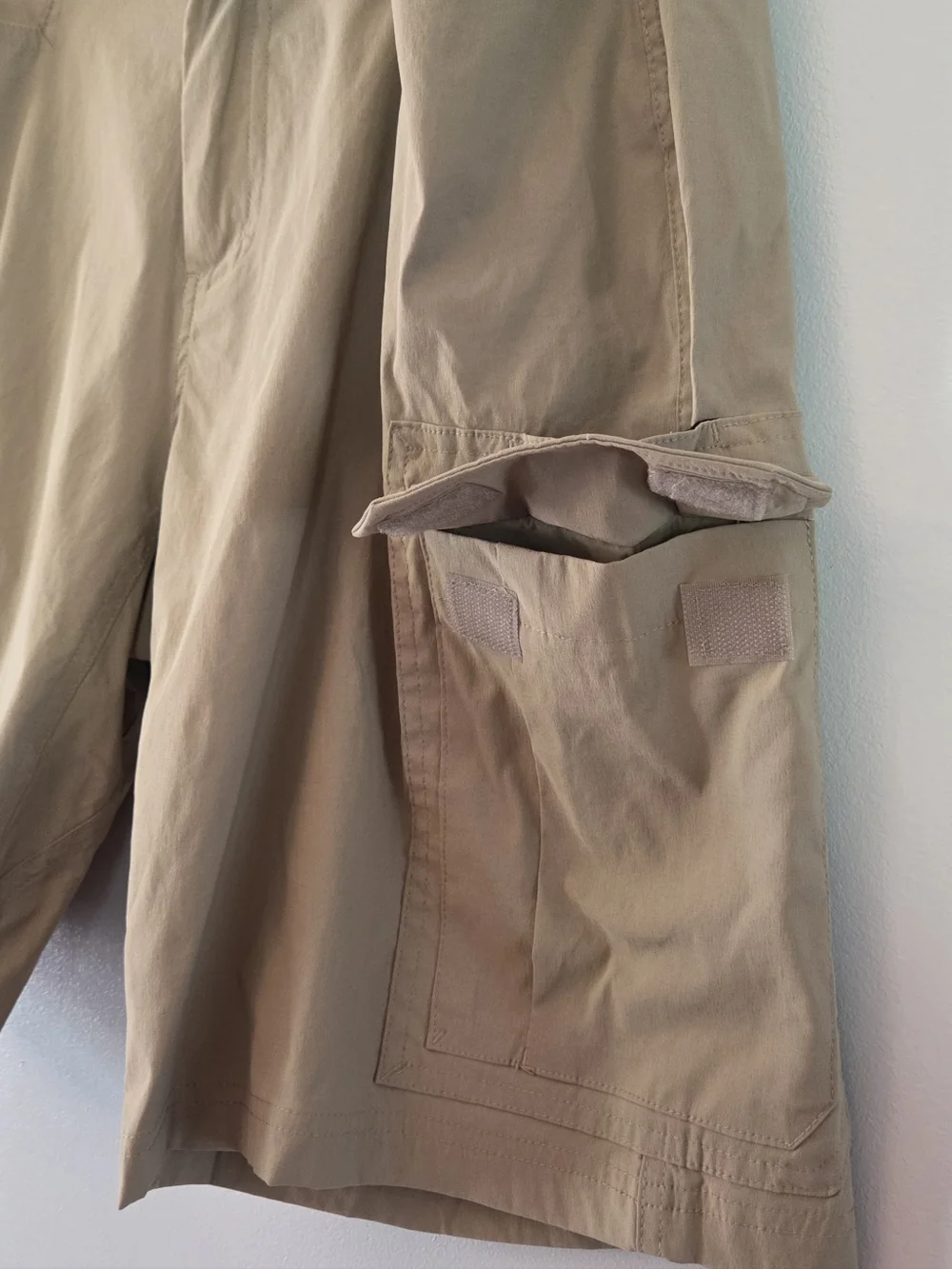 Eddie Bauer Men's Khaki Belted Cargo Shorts Size 34